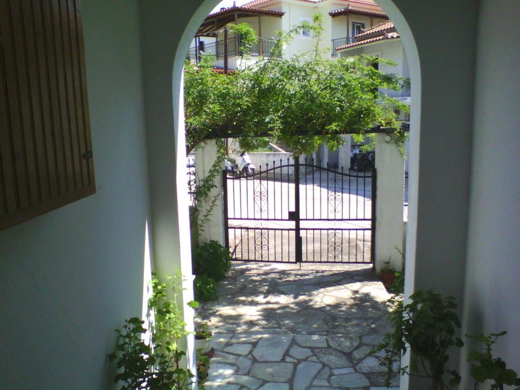 Karagiozos Studios&Apartments Skopelos Exterior foto